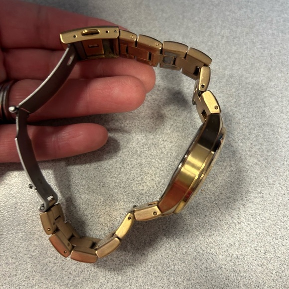 GUESS Watch - Picture 5 of 7